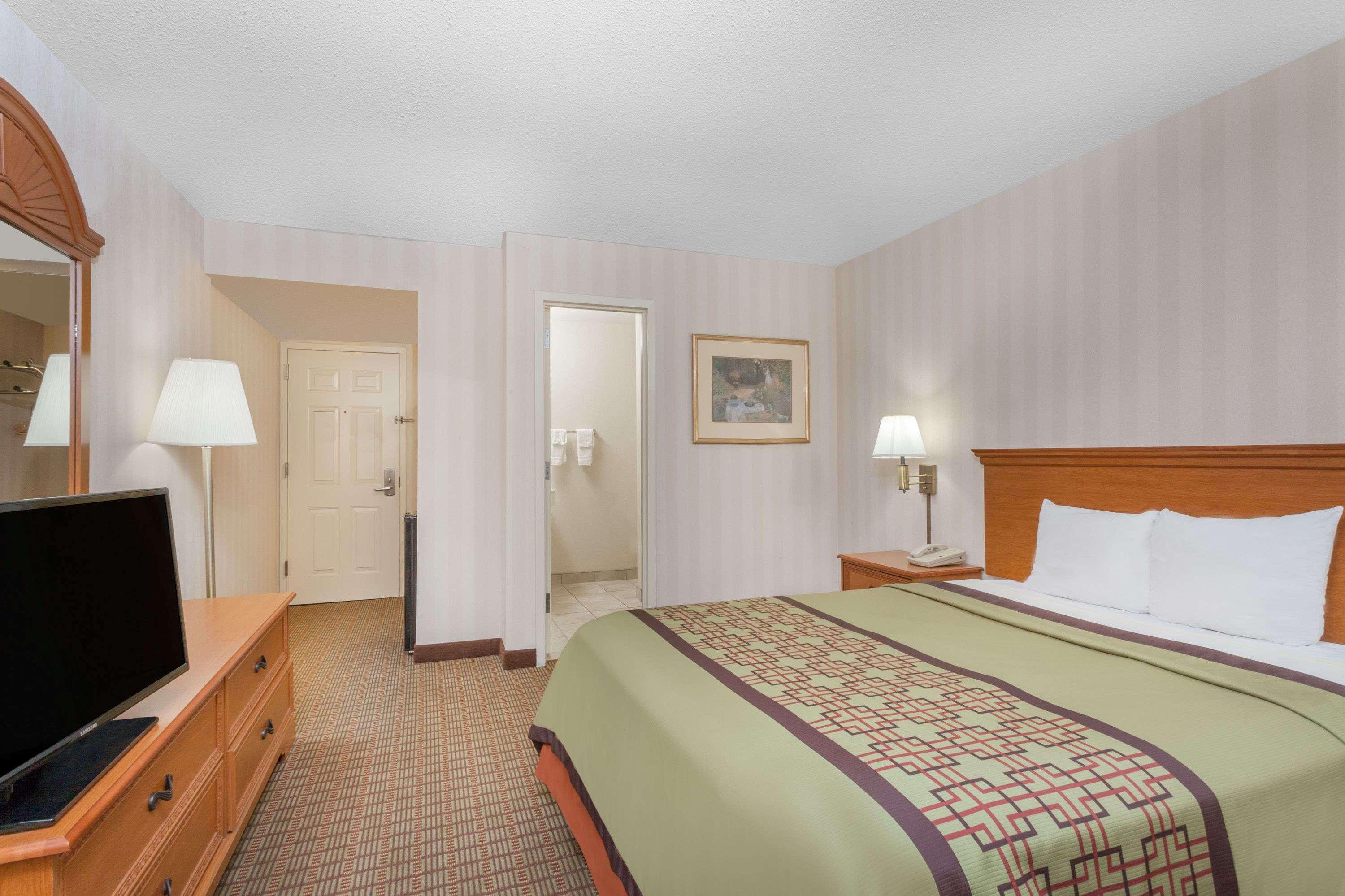 Days Inn By Wyndham Albany Suny Екстер'єр фото