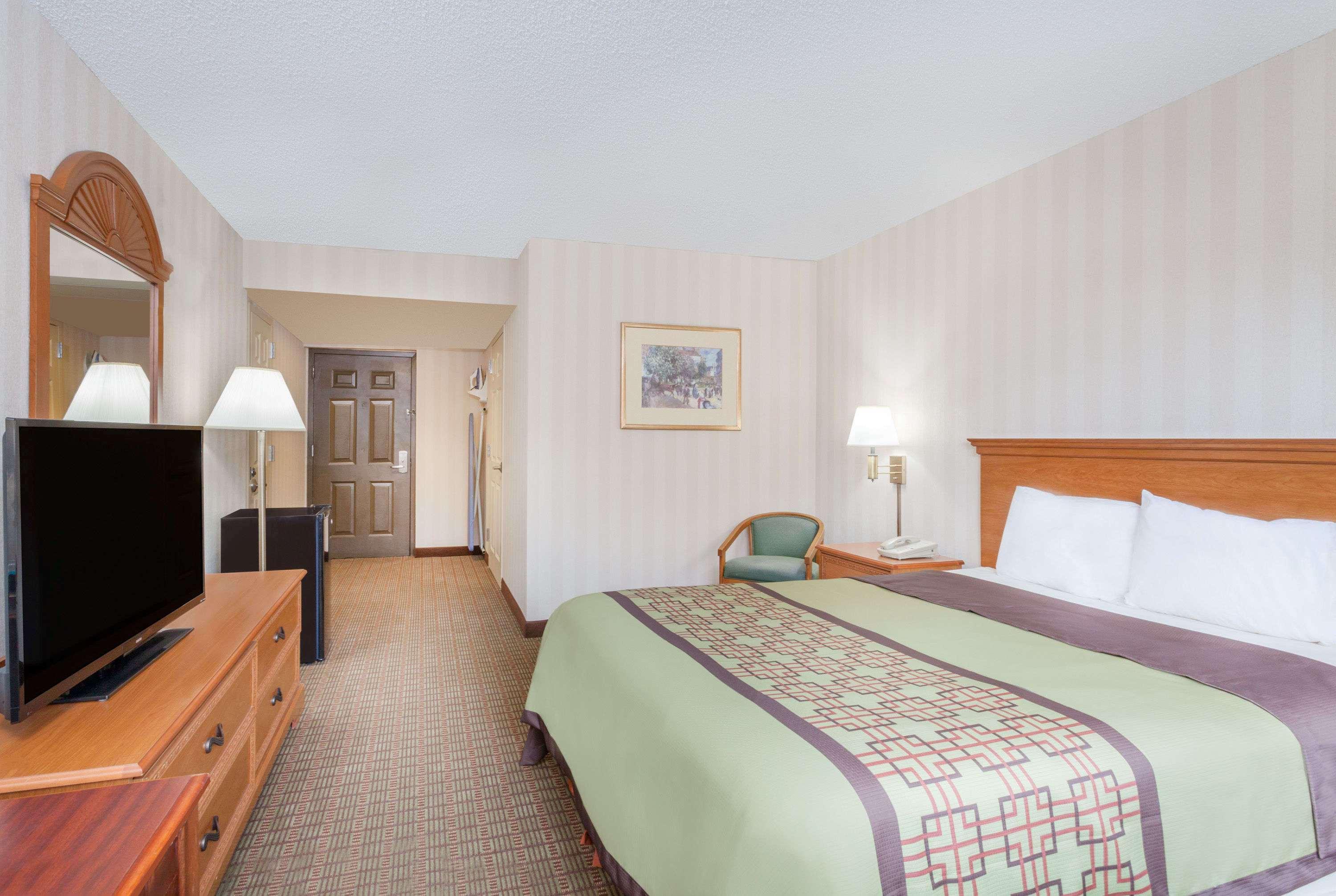 Days Inn By Wyndham Albany Suny Екстер'єр фото