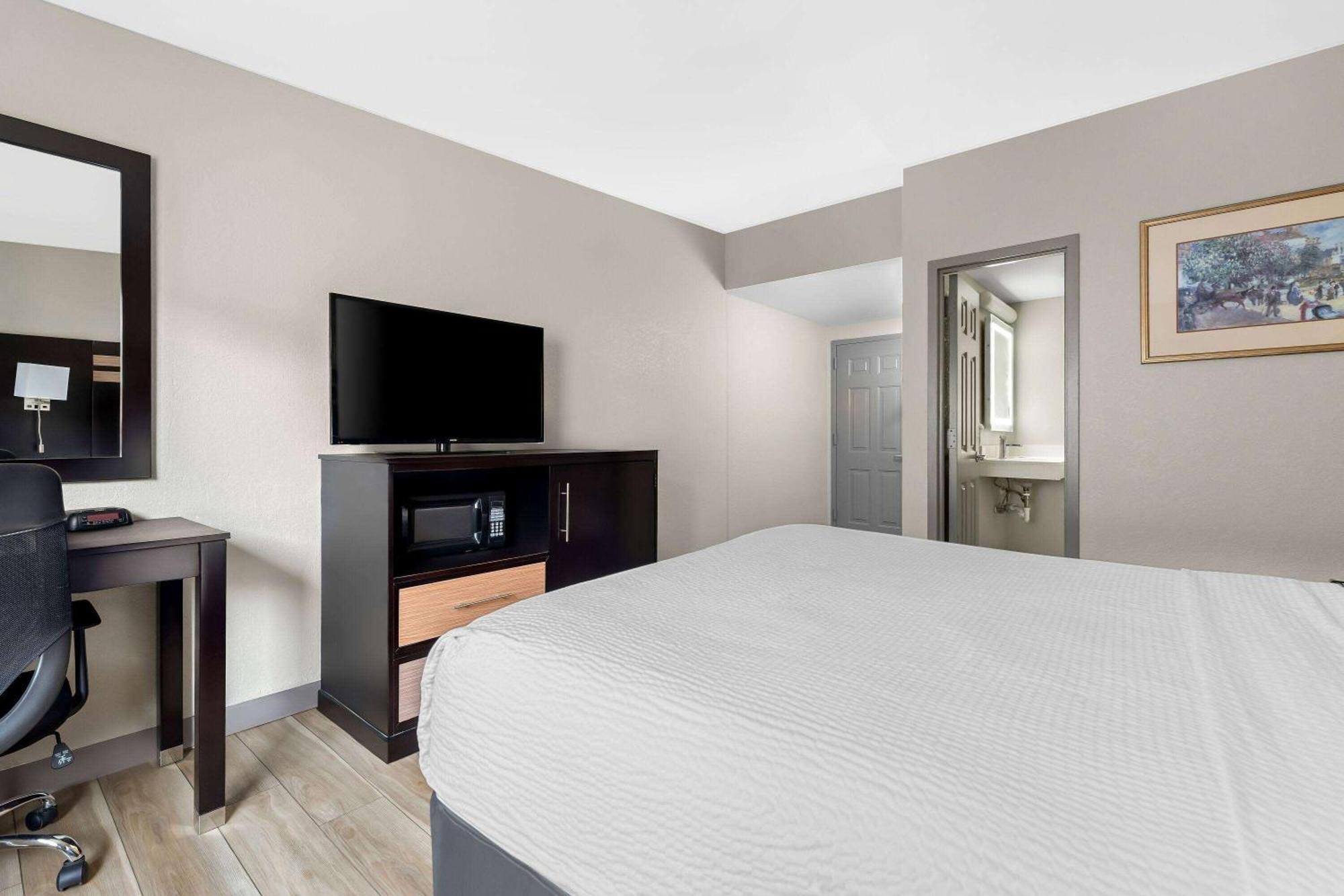 Days Inn By Wyndham Albany Suny Екстер'єр фото
