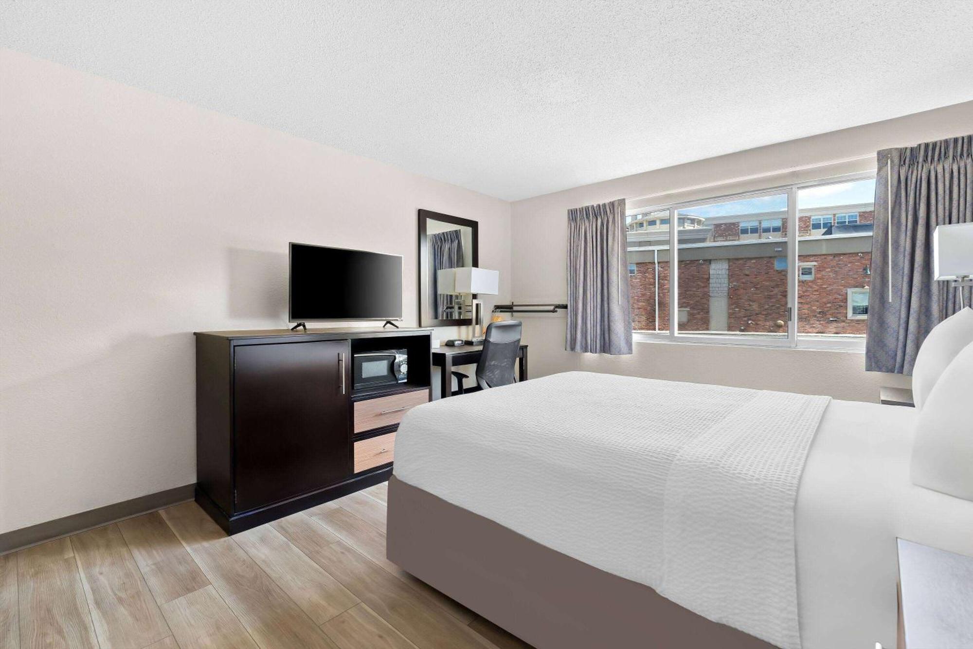 Days Inn By Wyndham Albany Suny Екстер'єр фото