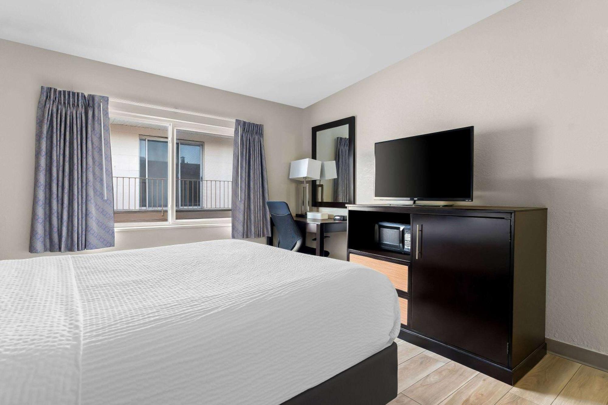Days Inn By Wyndham Albany Suny Екстер'єр фото