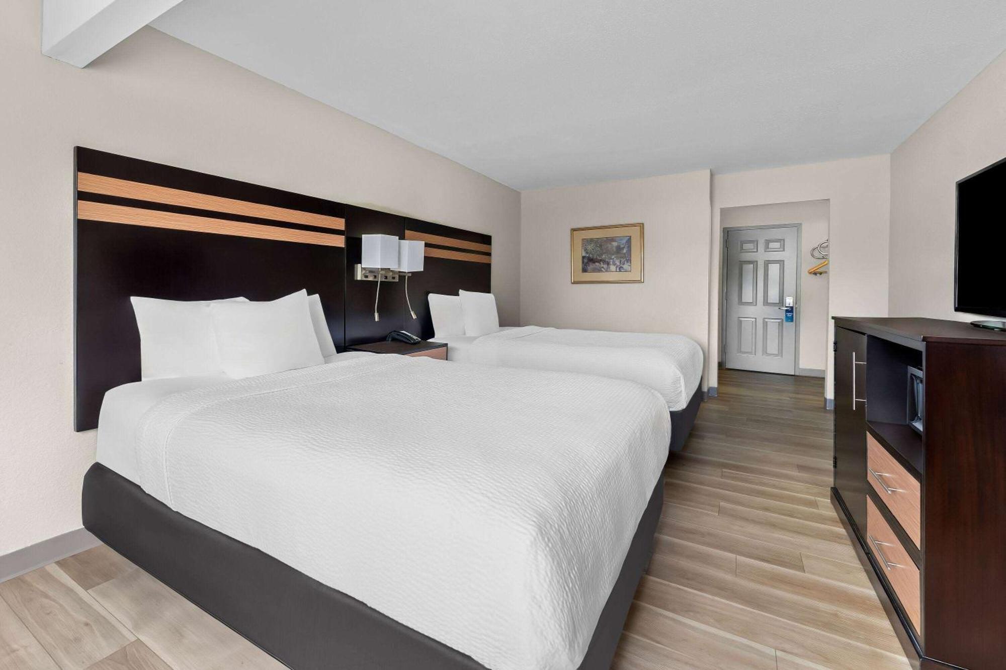 Days Inn By Wyndham Albany Suny Екстер'єр фото