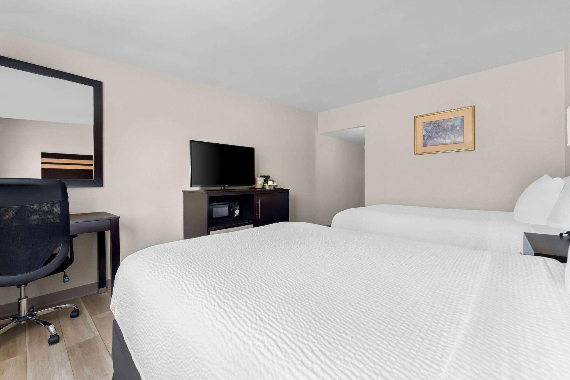 Days Inn By Wyndham Albany Suny Екстер'єр фото
