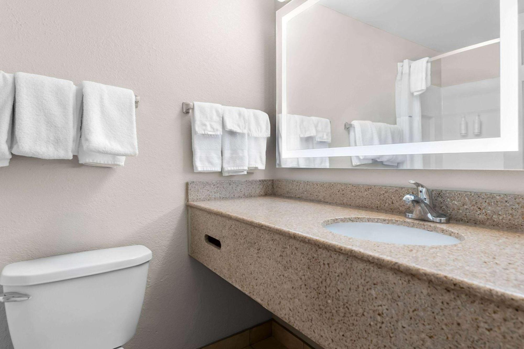 Days Inn By Wyndham Albany Suny Екстер'єр фото