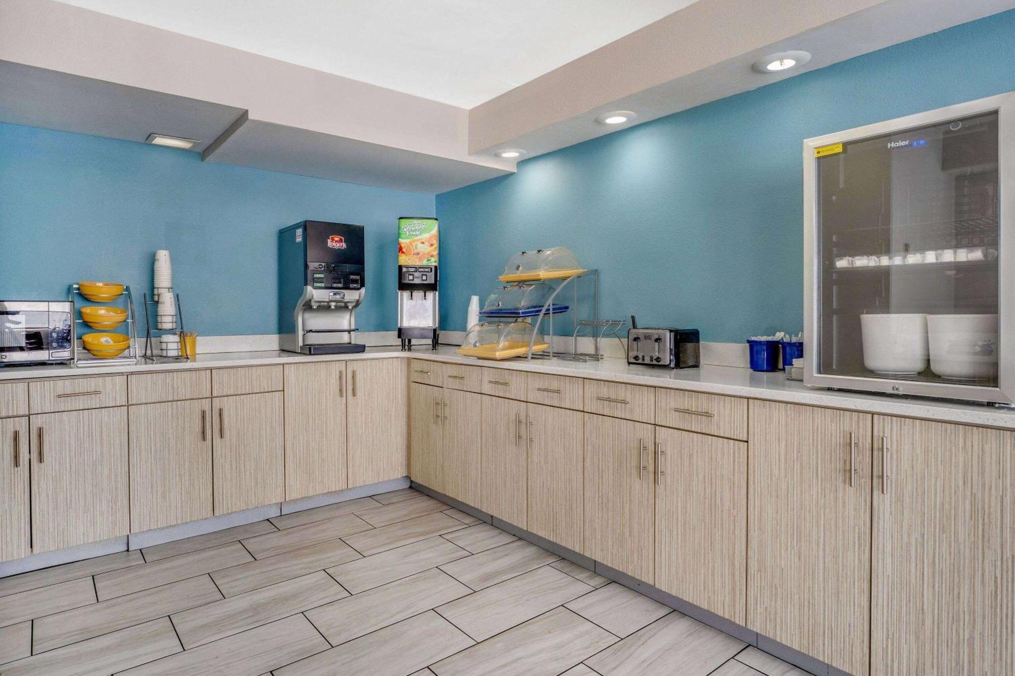 Days Inn By Wyndham Albany Suny Екстер'єр фото