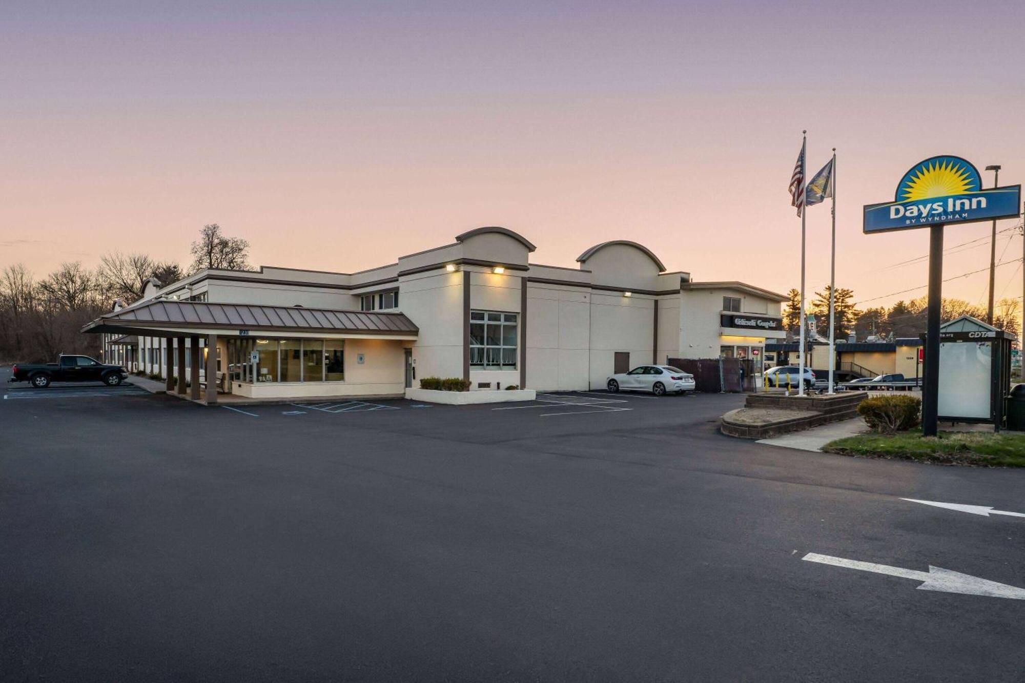 Days Inn By Wyndham Albany Suny Екстер'єр фото